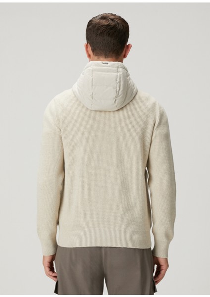 Kırık Beyaz Kapüşonlu Kapitone Garnili Yün Mont fırsatları