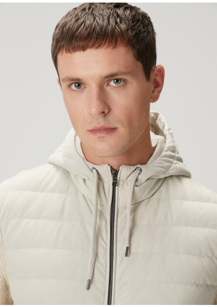 Kırık Beyaz Kapüşonlu Kapitone Garnili Yün Mont indirimleri