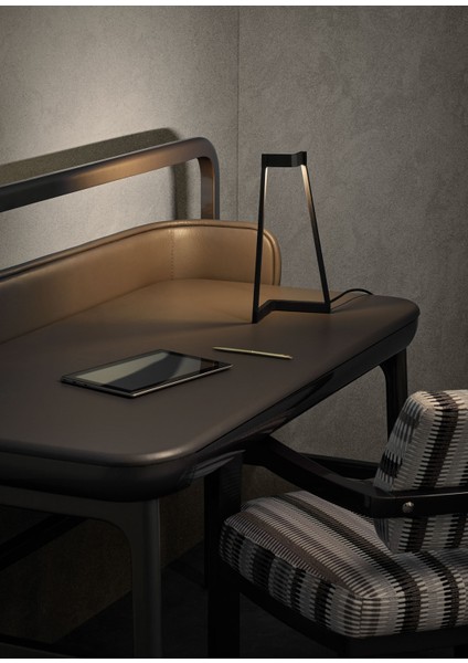 Minimal Siyah Metal Masa Lambası modelleri