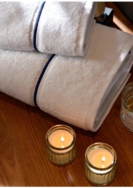 Petunia Pima Beyaz Lacivert Pamuklu Banyo Havlusu 90 x 150 cm fırsatları