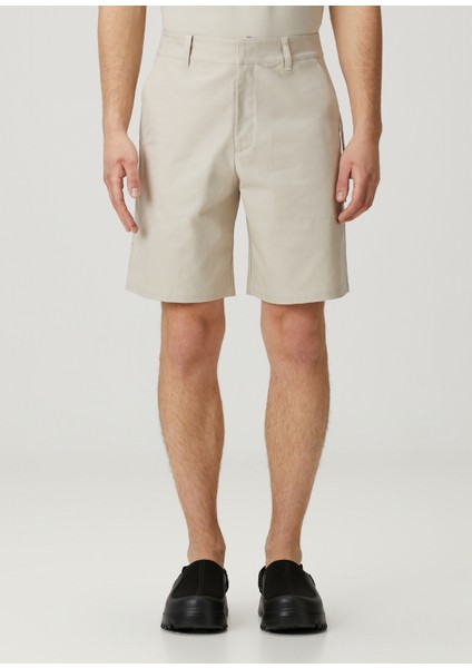 Kırık Beyaz Aksesuar Detaylı Bermuda fiyatları