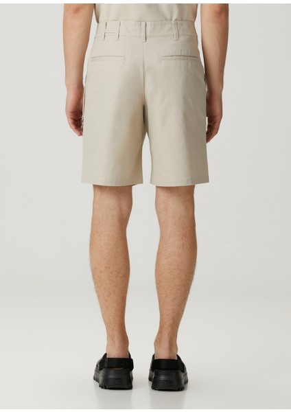 Kırık Beyaz Aksesuar Detaylı Bermuda modelleri