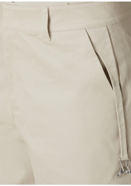 Kırık Beyaz Aksesuar Detaylı Bermuda fırsatları