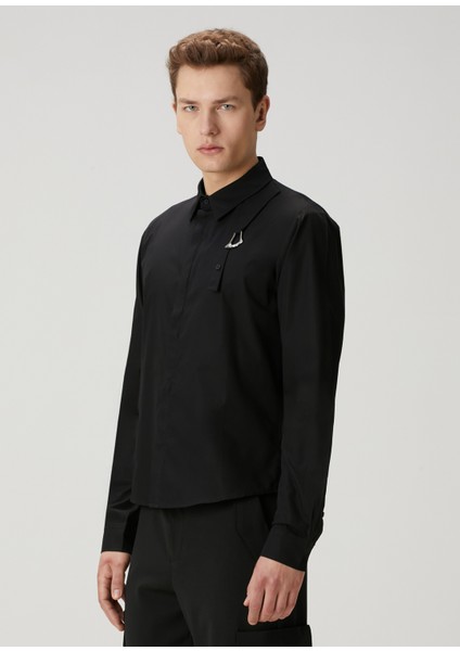 Siyah Aksesuar Detaylı Gömlek