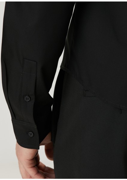 Siyah Aksesuar Detaylı Gömlek