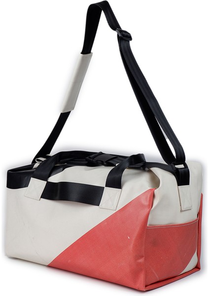 J-Bav | 008 - Ileri Dönüşüm Malzemeden Üretilmiş Seyahat Çantası