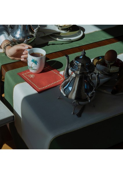 Forest Charm Yeşil & Bej Kumaş Üzerine Altın Renk Işlemeli Runner 150X50 cm fiyatları