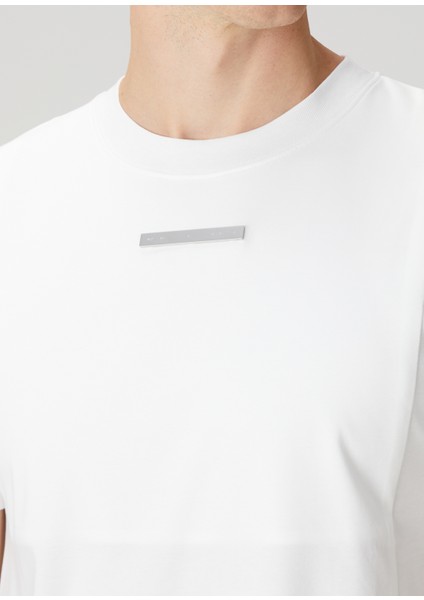 Beyaz Logo Detaylı T-Shirt indirimleri