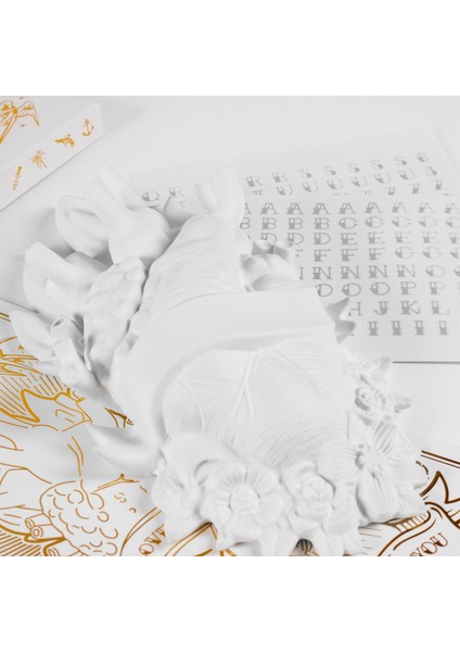 Holy Love In Bloom Beyaz Vazo fırsatları