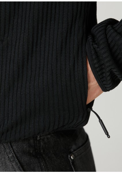 Siyah Kapüşonlu Triko Hırka