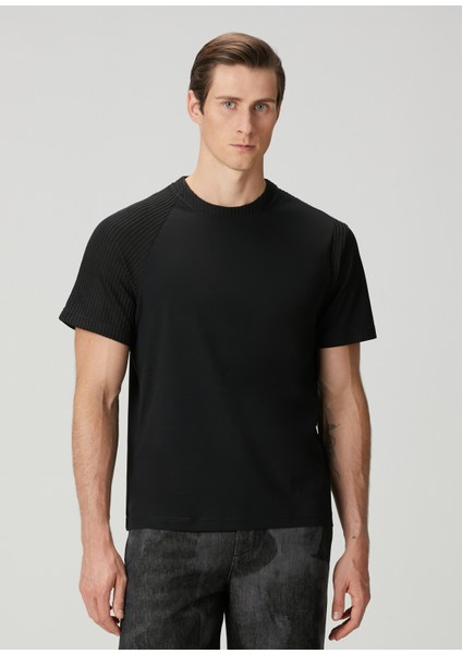 Siyah Rib Doku Detaylı T-Shirt