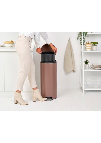Newicon Satin Taupe Çelik Pedallı Mutfak Çöp Kovası 30 Lt fırsatları