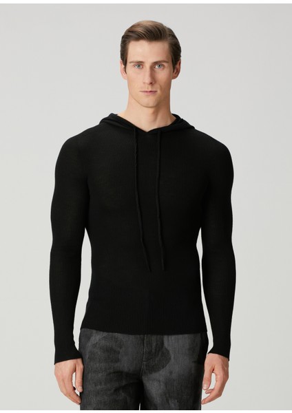 Siyah Kapüşonlu Yün Kazak