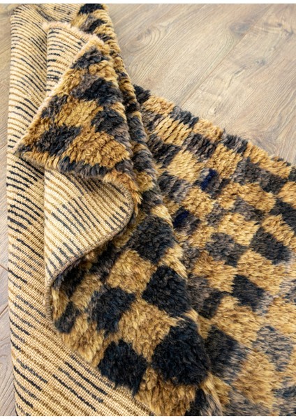 Efil Dama Desenli El Dokuma Yumuşak Tüylü Yün Halı 73X124 cm