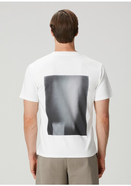 Beyaz Kontrast Baskılı T-Shirt fırsatları