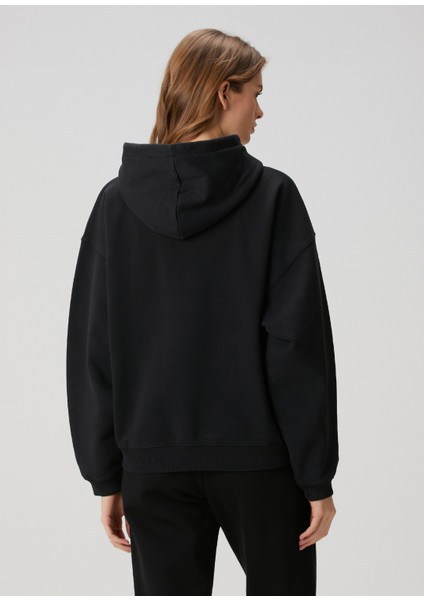 Siyah Kapüşonlu Logolu Sweatshirt fırsatları