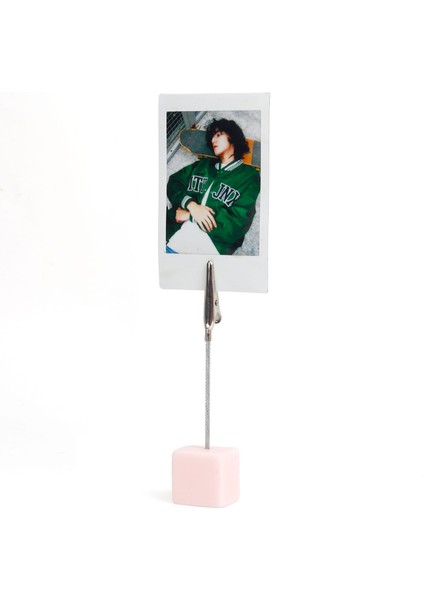 Instax Mini 12 Pembe Fotoğraf Makinesi + 10'lu Film Kıskaçlı Resim Standı ve Silikon Kılıf Seti fiyatları