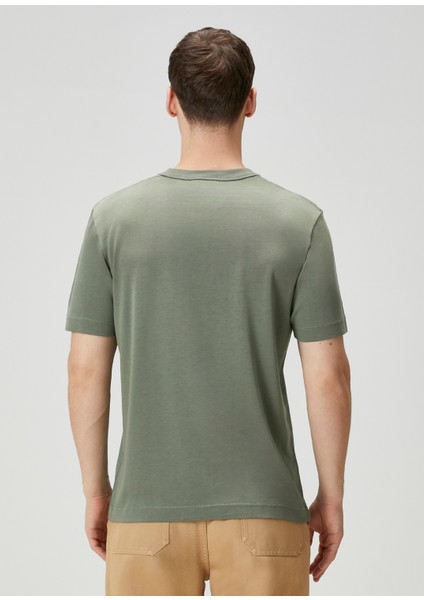 Regular Fit Yeşil Basic T-Shirt fırsatları