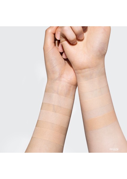 Mask Fit Aura Cushion 33 N Macchiato Uzun Süre Parlaklığını Koruyan Kusursuz Kapatıcı Yarı Parlak Bitişli Cushion Fondöten 18 gr modelleri