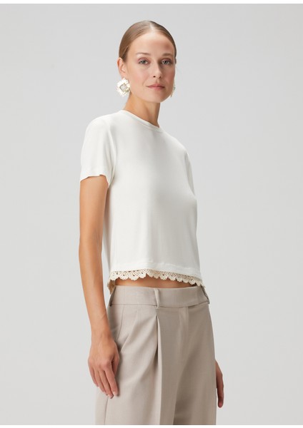 Krem Dantel Detaylı T-Shirt