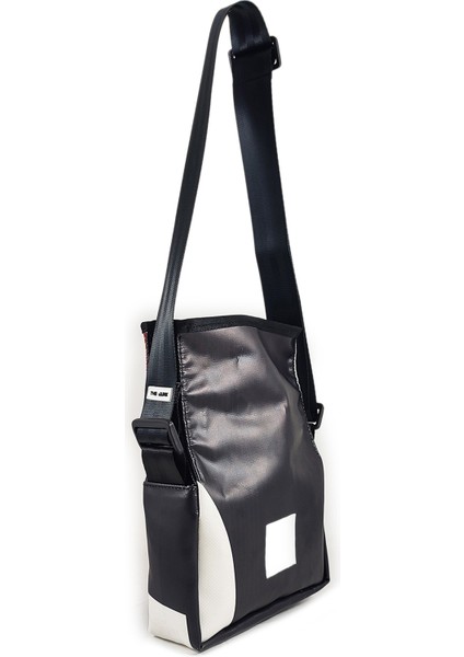 J-Maria Fire 8124 Ileri Dönüşüm Malzemelerden Üretilmiş Omuz Çantası indirimleri