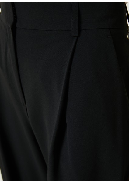 Siyah Pileli Crop Pantolon fırsatları