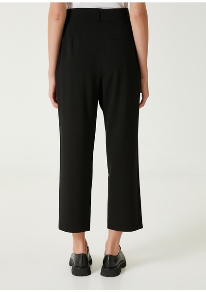 Siyah Pileli Crop Pantolon indirimleri