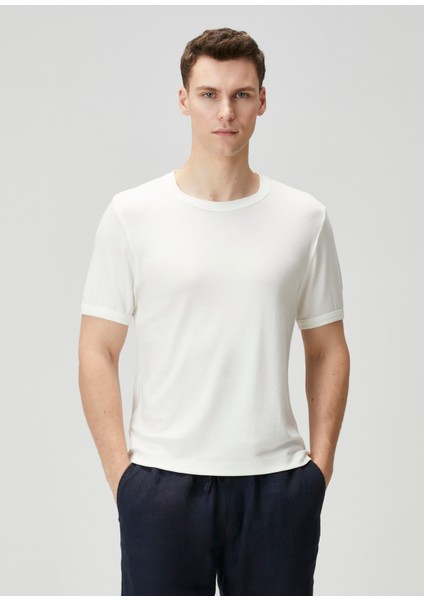 Regular Fit Kırık Beyaz Basic T-Shirt fiyatları