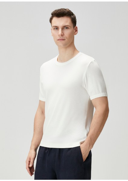 Regular Fit Kırık Beyaz Basic T-Shirt modelleri