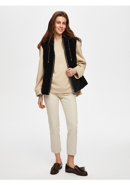 Gold Şerit Detaylı Kadife Görünümlü Kapitone Yelek 004