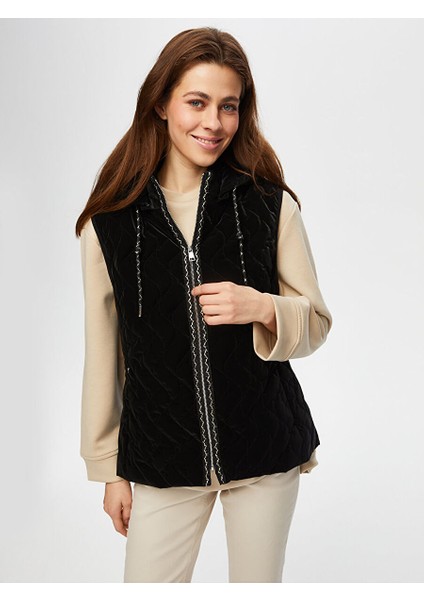 Gold Şerit Detaylı Kadife Görünümlü Kapitone Yelek 004