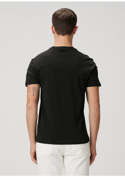 Siyah Logo Nakışlı Basic T-Shirt fırsatları