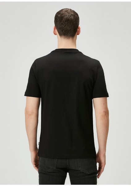 Regular Fit Siyah Logo Nakışlı T-Shirt fırsatları