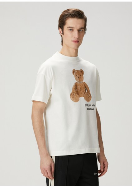 Beyaz Figür Detaylı Slogan Baskılı T-Shirt modelleri