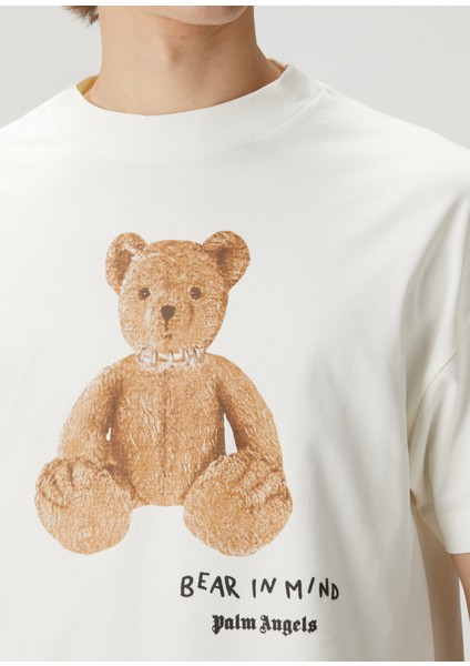 Beyaz Figür Detaylı Slogan Baskılı T-Shirt indirimleri