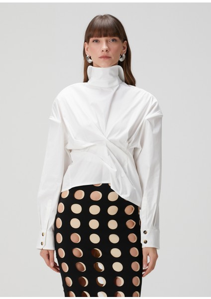 Beyaz Drapeli Gömlek