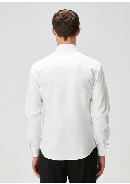 Beyaz Logo Jakarlı Gömlek fırsatları