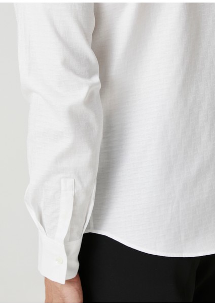 Beyaz Logo Jakarlı Gömlek