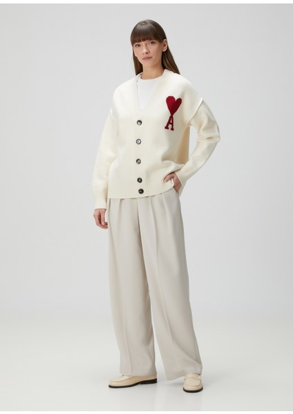 Ekru Logolu Yün Hırka fiyatları