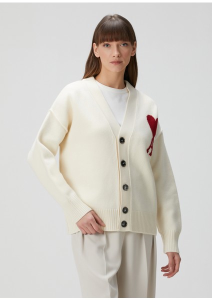 Ekru Logolu Yün Hırka modelleri