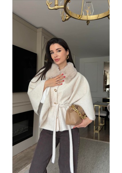 Yaka Kürklü Ekru Panço