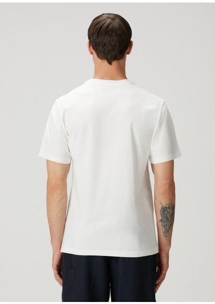 Kırık Beyaz Çiçek Baskılı T-Shirt fırsatları
