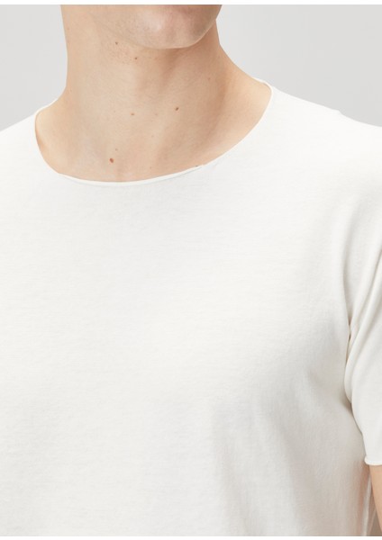 Beyaz Kısa Kollu Triko indirimleri