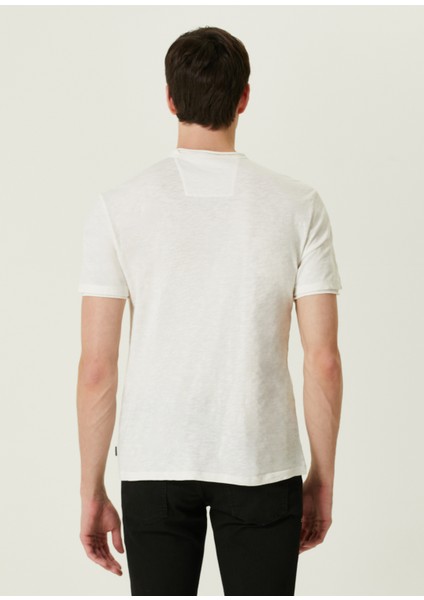 Miles Beyaz V Yaka T-Shirt fırsatları