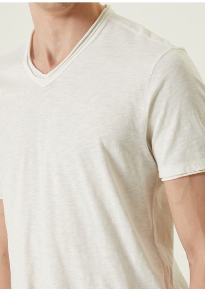 Miles Beyaz V Yaka T-Shirt indirimleri