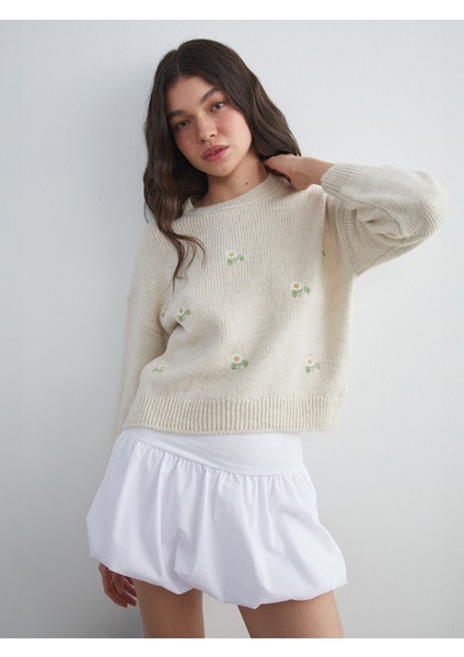 Yeni Sezon Bisiklet Yaka Çiçek Nakışlı Kadın Triko Kazak