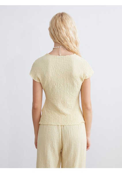 Yeni Sezon Dik Yaka Dokulu Kadın Body fırsatları