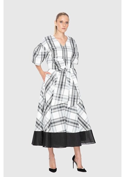 Onu Fiyonk Detaylı Işlemeli Crop Bluz fiyatları