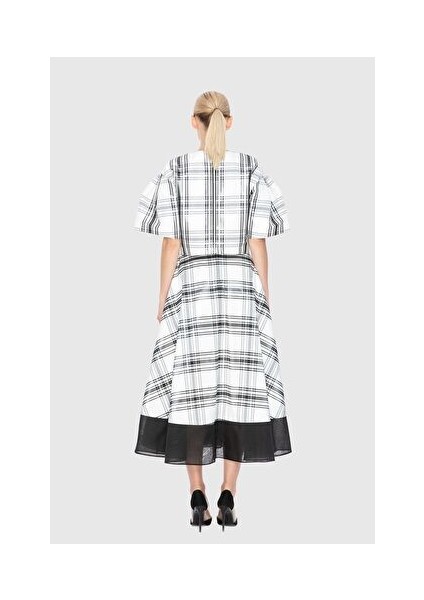 Onu Fiyonk Detaylı Işlemeli Crop Bluz modelleri