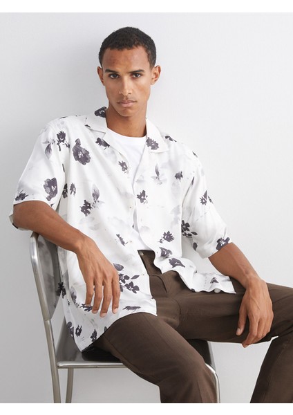 Yeni Sezon Regular Fit Resort Yaka Kısa Kollu Desenli Viskon Erkek Gömlek